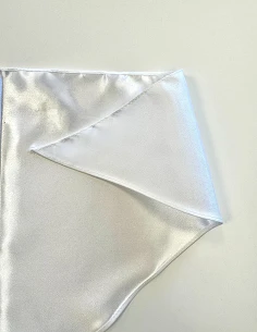 Fazzoletto in raso bianco... 2